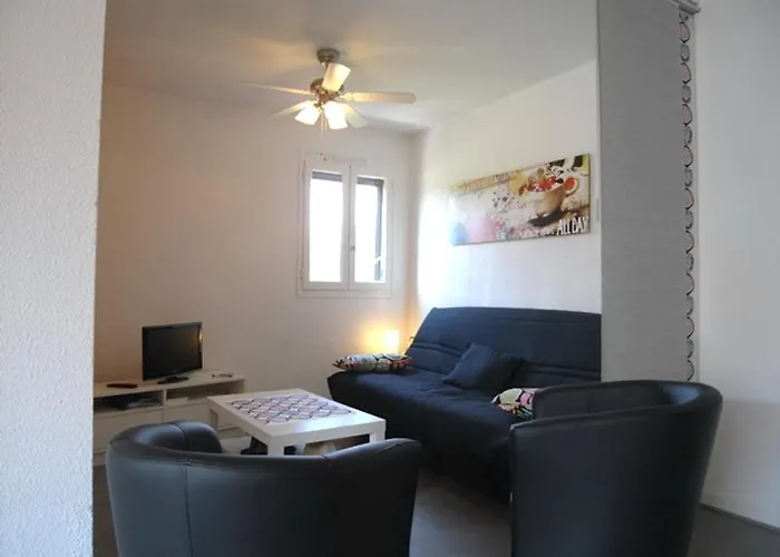 Climatise 2 Pieces Avec Piscine Et Tennis A 500m De La Plage, - Fr-1-776-42